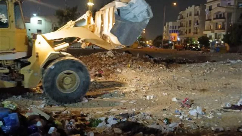 جهاز ٦ أكتوبر يشن الحرب على النباشين وإزالة مخالفات البناء.. صور