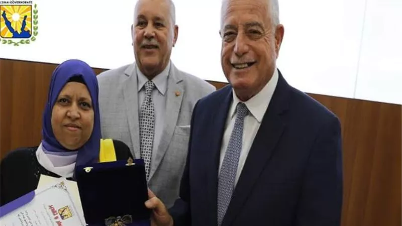 محافظ جنوب سيناء يكرم الأم المثالية على مستوى المحافظة