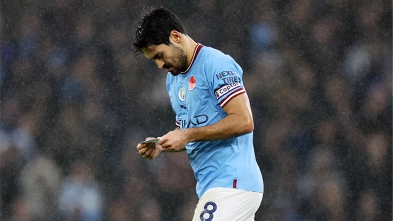 تفاصيل عقد قائد مانشستر سيتى مع برشلونة
