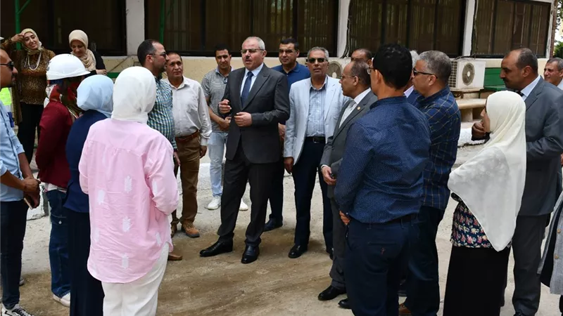 رئيس جامعة القناة يضع حجر أساس مبنى مدينة الطالبات و كلية الهندسة
