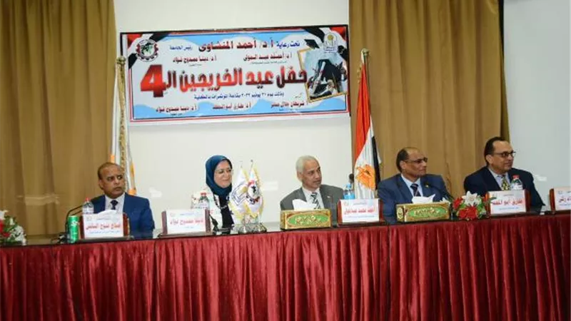 كلية تكنولوجيا صناعة السكر تحتفل بتخريج طلاب الدفعة الرابعة