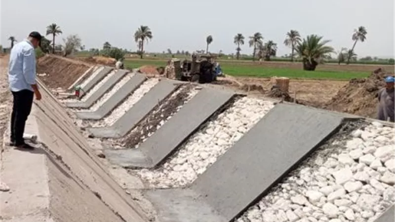 محافظ أسيوط يوجه بتكثيف الأعمال في المشروع لتأهيل وتبطين الترع