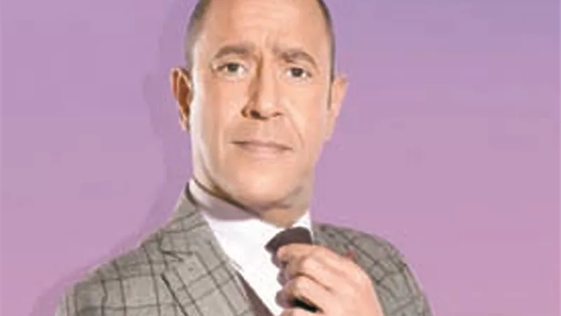 أشرف عبدالباقى يقدم 