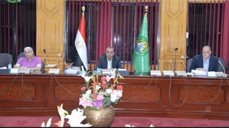 محافظ الإسماعيلية يترأس اللجنة العليا لإختيار القيادات