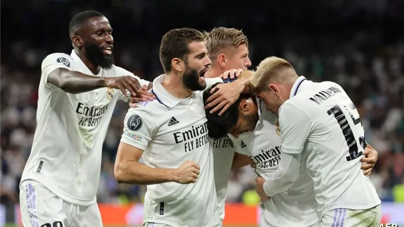 رسميا.. ريال مدريد يمدد عقد مدافع الفريق لمدة موسم واحد