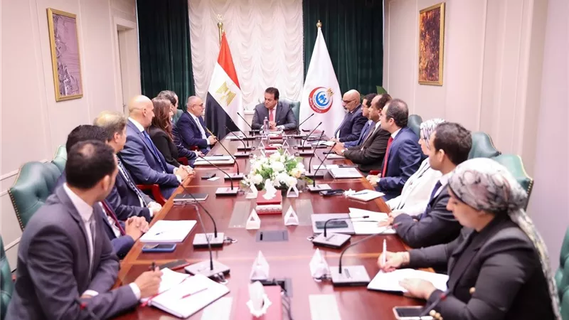 وزير الصحة يناقش مع شركة أبوت التوسع في توطين صناعة الأدوية بمصر