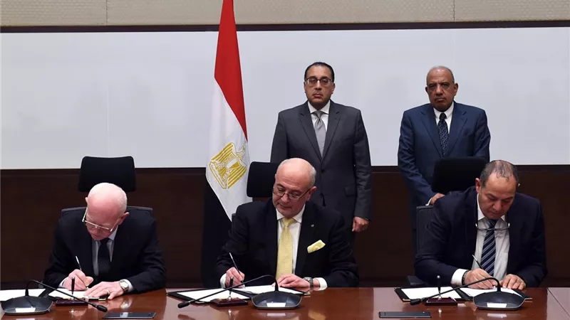 رئيس الوزراء:إعادة تأهيل وتشغيل مصنع غير مُستغل لمرشحات الكٌلى