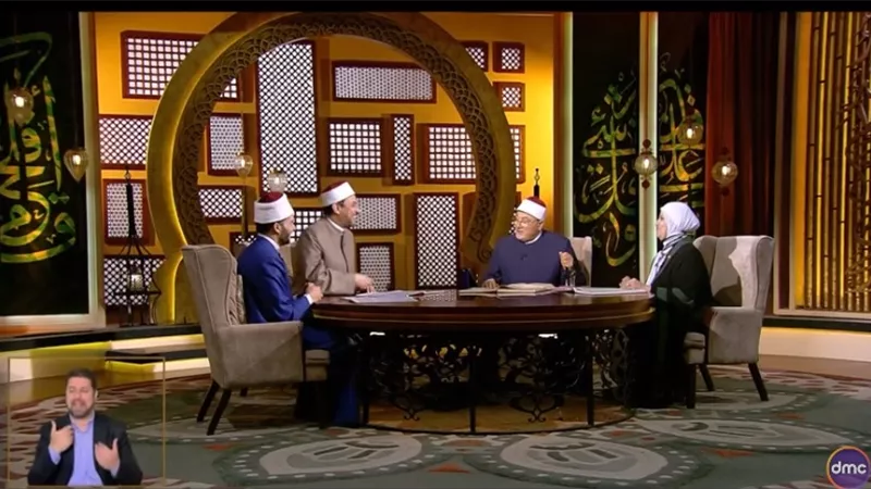 تمام: يجوز إعطاء العيدية للأب والأم والأغنياء