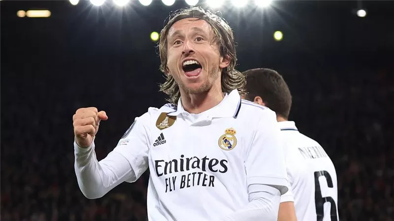 مودريتش يرفض 200 مليون يورو للعب فى السعودية للبقاء فى الريال