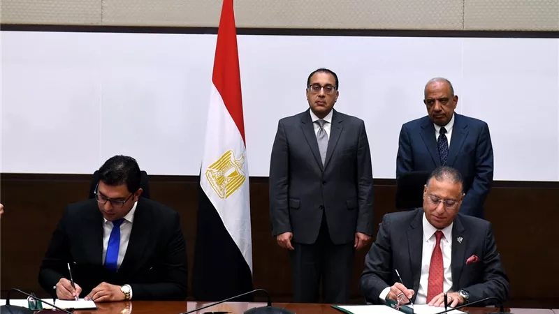 مدبولي يشهد توقيع عقد تأسيس شركة لإنشاء مصنع أسياخ الحديد