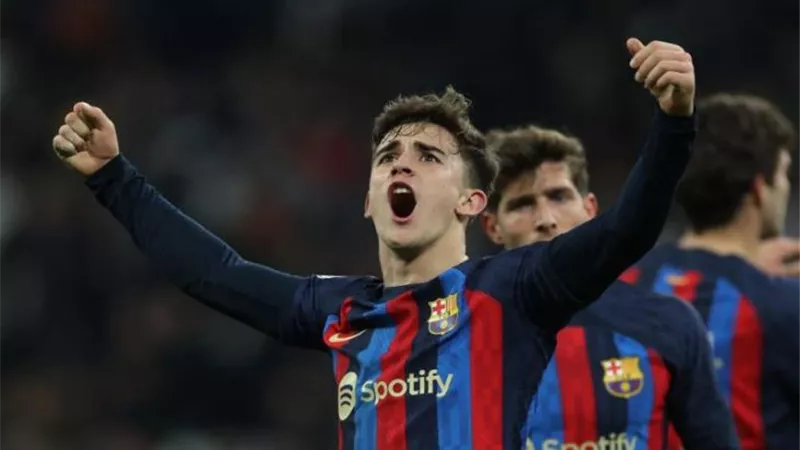 رد مثير من نجم برشلونة على سخرية جماهير ريال مدريد