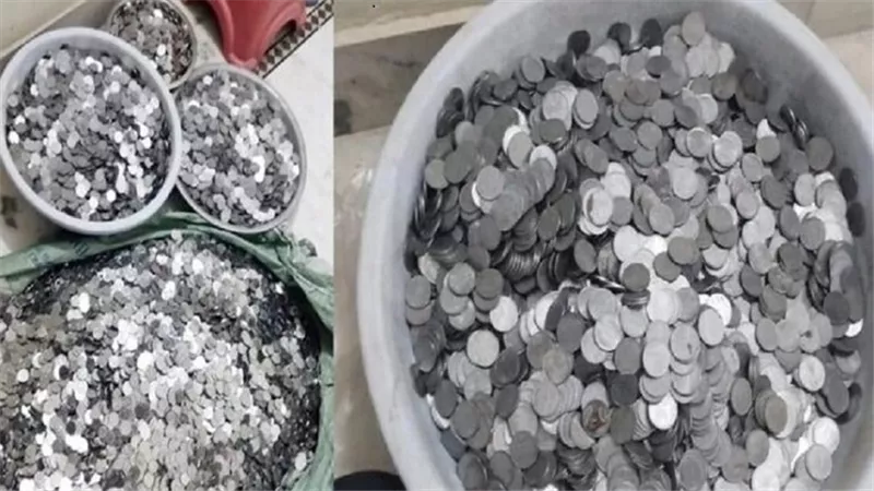 هندي يدفع نفقة طليقته عملات معدنية تزن ربع طن