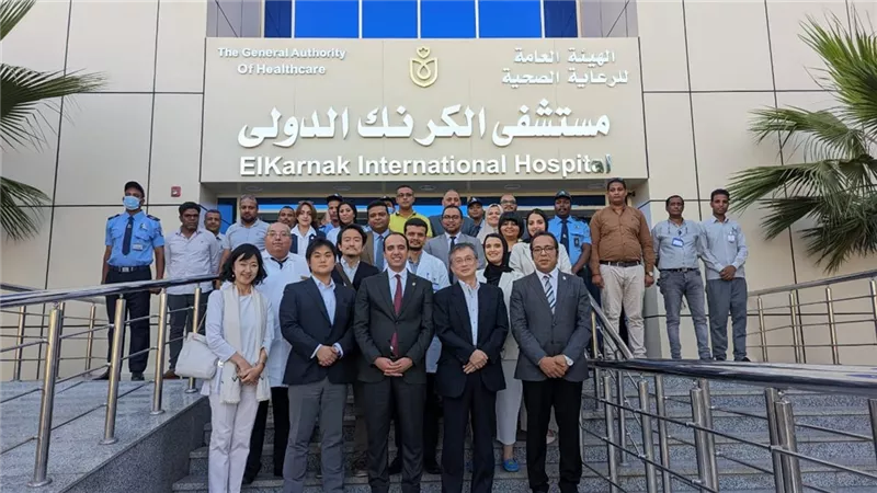 سفير اليابان لدى مصر يزور مستشفى الكرنك الدولى بالأقصر