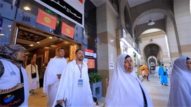 الداخلية : متابعة تفويج حجاج القرعة من المدينة إلى مكة لاستكمال مناسك الحج .. صور