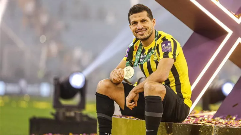 هل يخطف بيراميدز طارق حامد وبن شرقي من الزمالك