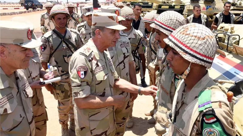 وزير الدفاع يشهد إجراءات تفتيش الحرب لإحدى تشكيلات الجيش الثانى الميدانى