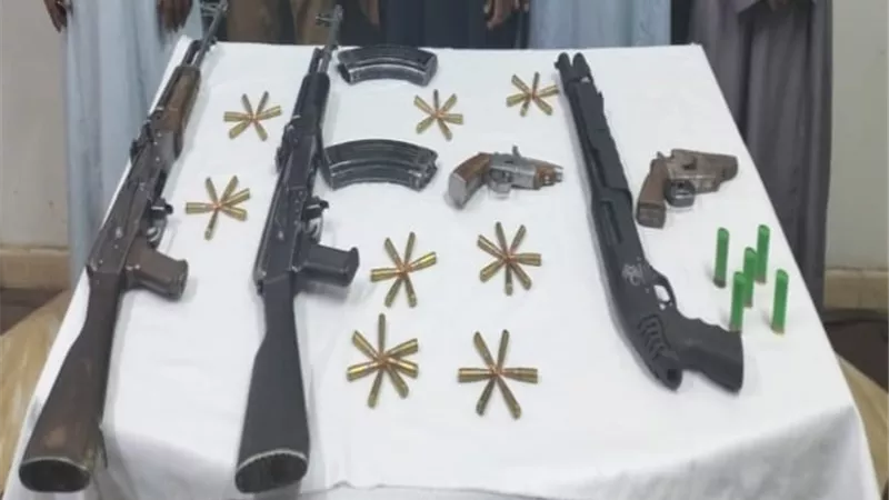 القبض على 11 شخصا بأسلحة ومخدرات في المنيا