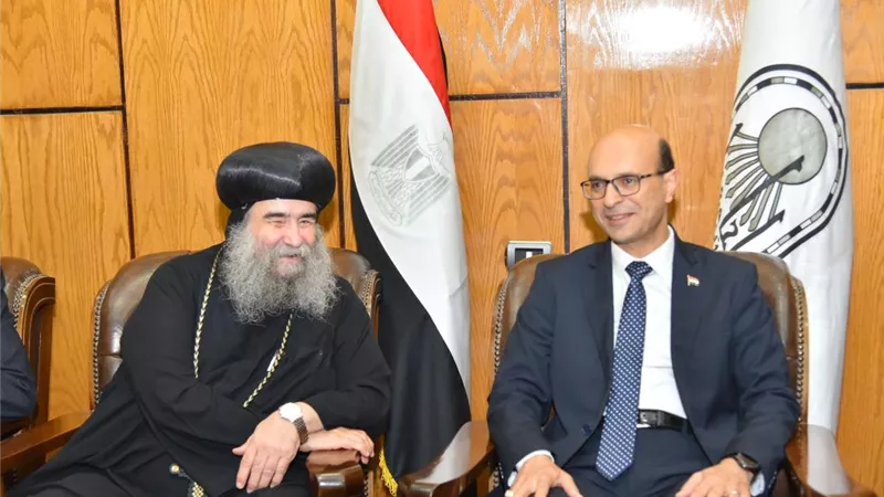 رئيس جامعة أسيوط يستقبل وفد الكنائس للتهنئة بعيد الأضحى المبارك