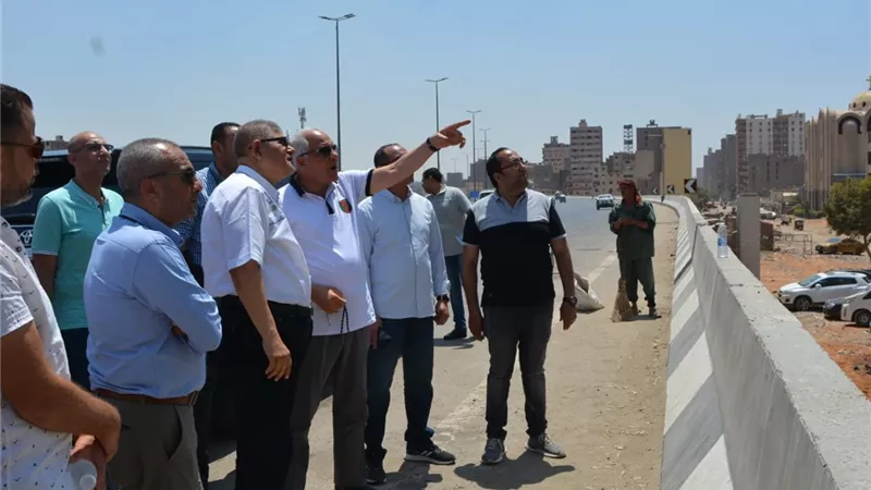 محافظ الجيزة يعاين نماذج طلاء عقارات الطريق الدائري بالطالبية.صور