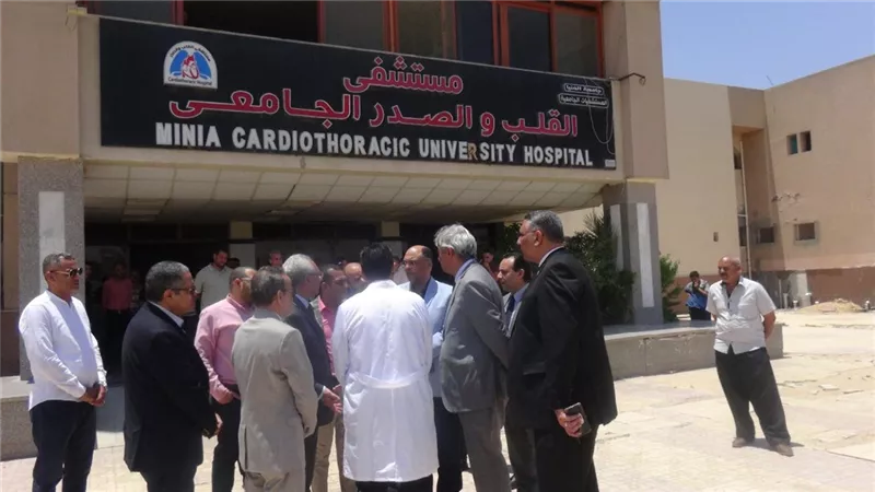 رئيس جامعة المنيا يتفقد مستشفى القلب والصدر الجامعي