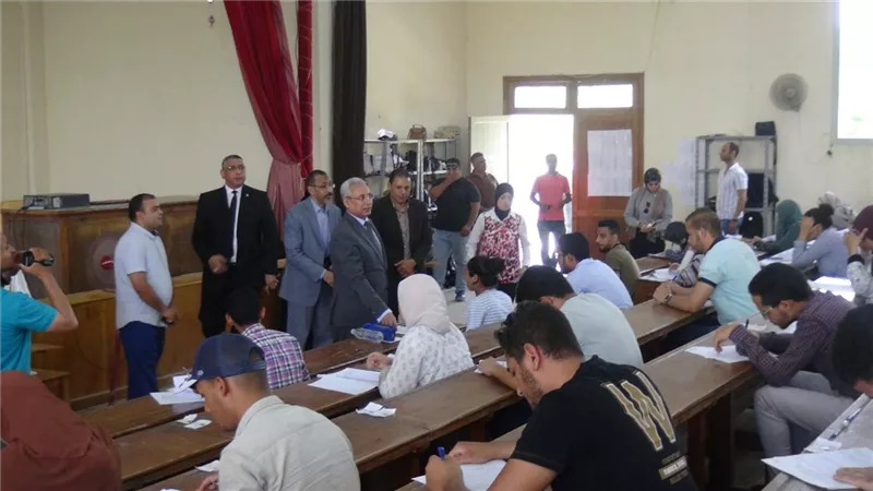 د. عصام فرحات يتفقد انتظام الامتحانات بـ