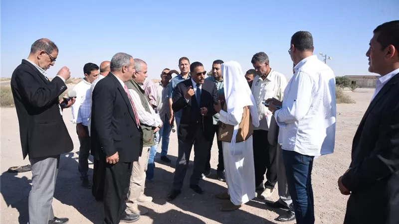 محافظ مطروح يتفقد موقع مشروع موقف السيارات الجديد بالسلوم