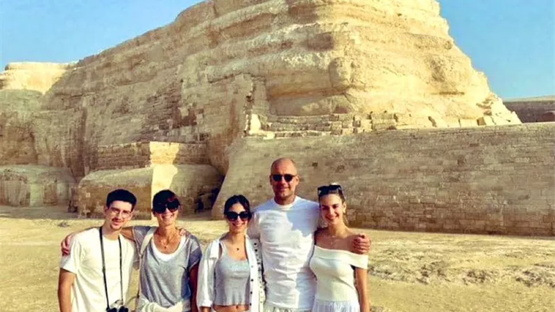 المغردون على تويتر : جوارديولا في مصر لدراسة لعب الأهلى