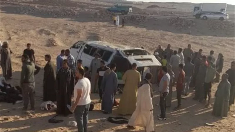 بالإسماء.. إصابة 18 في انقلاب سيارة ميكروباص بأسيوط