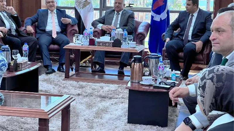 السجيني وأعضاء لجنة الإدارة المحلية بالنواب في السويس