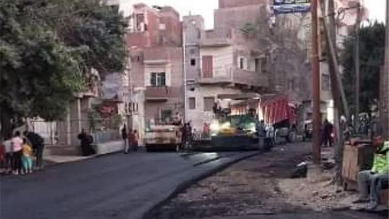 غراب يُتابع رصف وتطوير ورفع كفاءة شوارع ثان الزقازيق