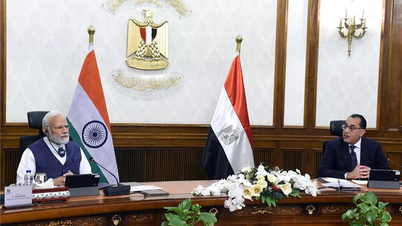 رئيس الوزراء يعرب عن تطلع مصر لإرساء علاقات استراتيجية مع الهند