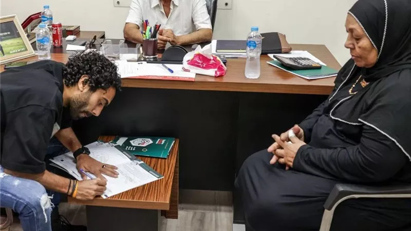 والدة حسين الشحات: أمضي يا حسين.. مش هنسيب الأهلي ولو بكنوز الدنيا.. فيديو