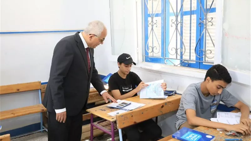 حجازى وصقر يتفقدان لجان امتحانات الثانوية العامة بالسويس