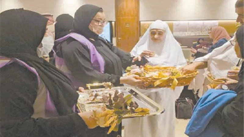 استقبال آخر أفواج حجاج السياحة.. بالبخور والتمور