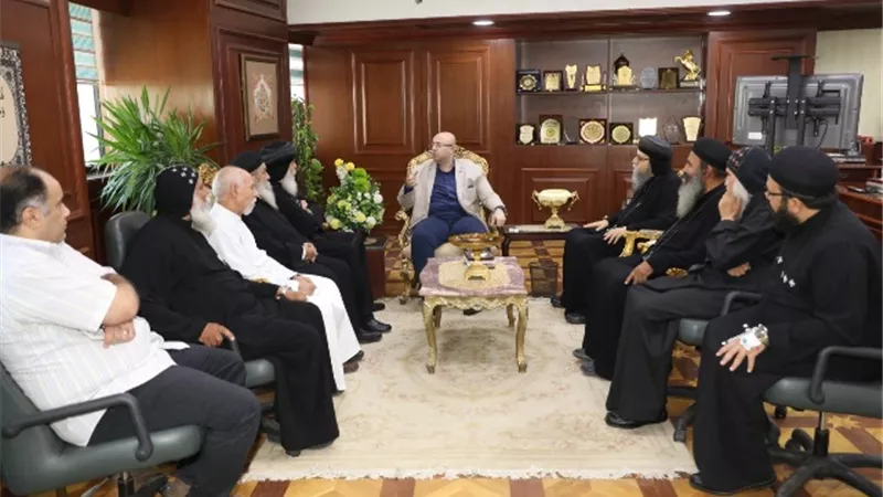 وفد الطوائف المسيحية يقدم التهنئه لمحافظ بنى سويف بمناسبة العيد