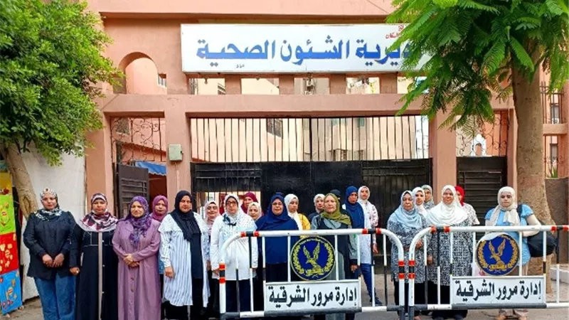 ١٨٠٠ مريض بقرية النحاسين استفادوا من القافلة الطبية