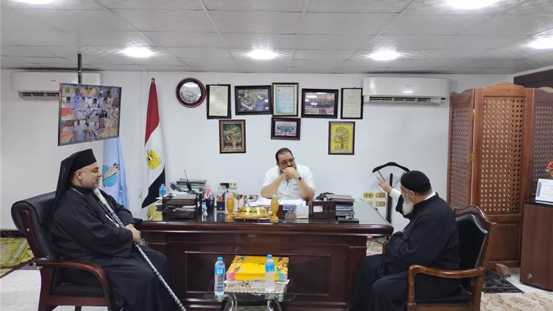 الأنبا عمانوئيل يهنئ رئيس مدينة سفاجا بعيد الأضحى المبارك