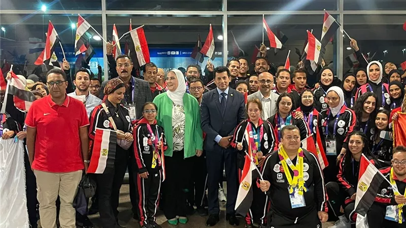 وزيراالشباب والتضامن يستقبلان بعثة الأولمبياد الخاص بمطار القاهرة