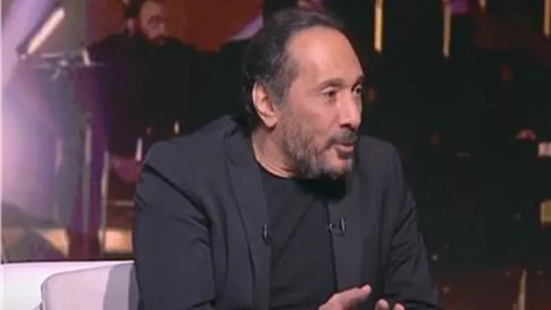 على الحجار : 