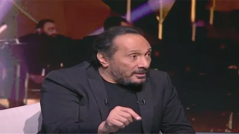على الحجار: 