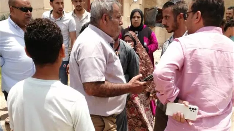 مندور: جهاز بدر يشن حملة على الإشغالات والإعلانات المخالفة.. صور