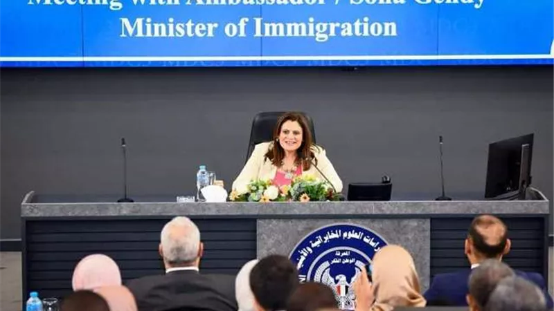 وزيرة الهجرة تلتقى عددا من الملحقين العرب والاجانب