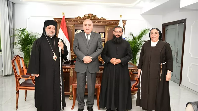 محافظ قنا يستقبل وفد الأقباط الكاثوليك بالأقصرللتهنئة بعيد الأضحى