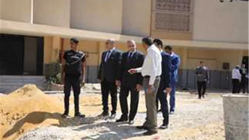 محافظ سوهاج يتفقد أعمال إنشاء مركز السيطرة الموحد للشبكة الوطنية