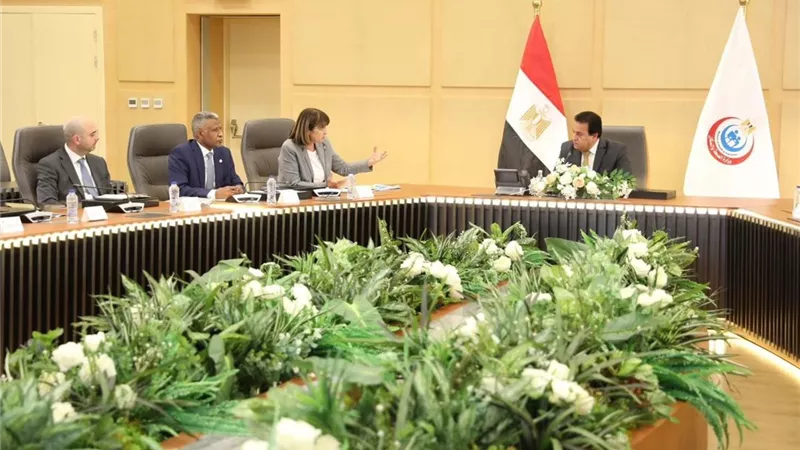 وزيرالصحة يستقبل منسق الأمم المتحدة لبحث ضبط معدلات النمو السكاني