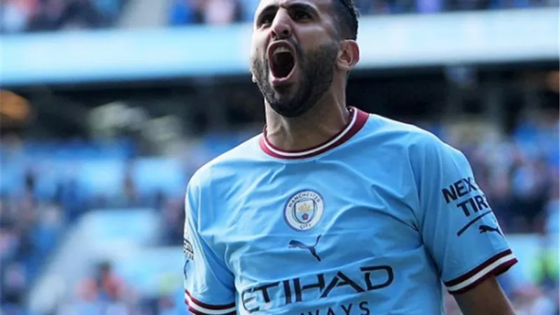 الهلال يفاوض رياض محرز.. الدورى السعودى ينافس الانجليزى