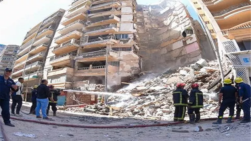 الصحة : حالة وفاة ومصابان في انهيار عقار الإسكندرية