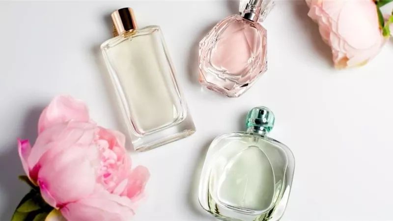 خطوات وضع العطور لرائحة رائهة فى العيد
