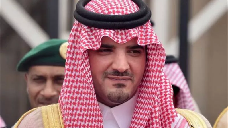 وزيرالداخلية يقف على سيرالعمل في مركز القيادة لأمن الحج بمشعرمنى