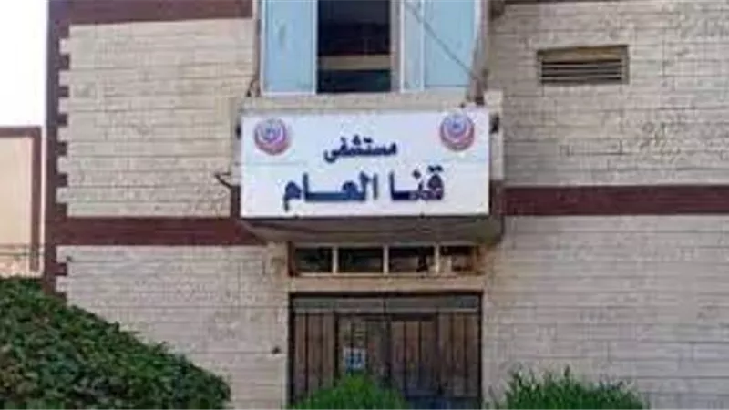 السجن عاما لـ 3 متهمين بالتعدي على طبيب بمستشفى قنا العام
